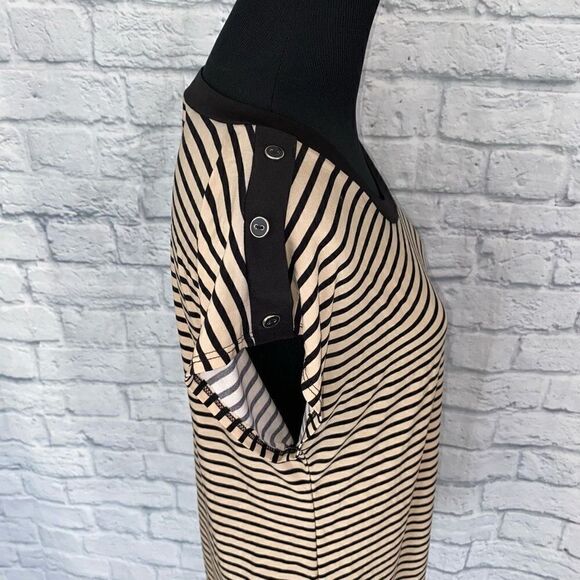 Belah & Codey women M scoopneck stripe top w/decorative shoulder buttons - Picture 6 of 12